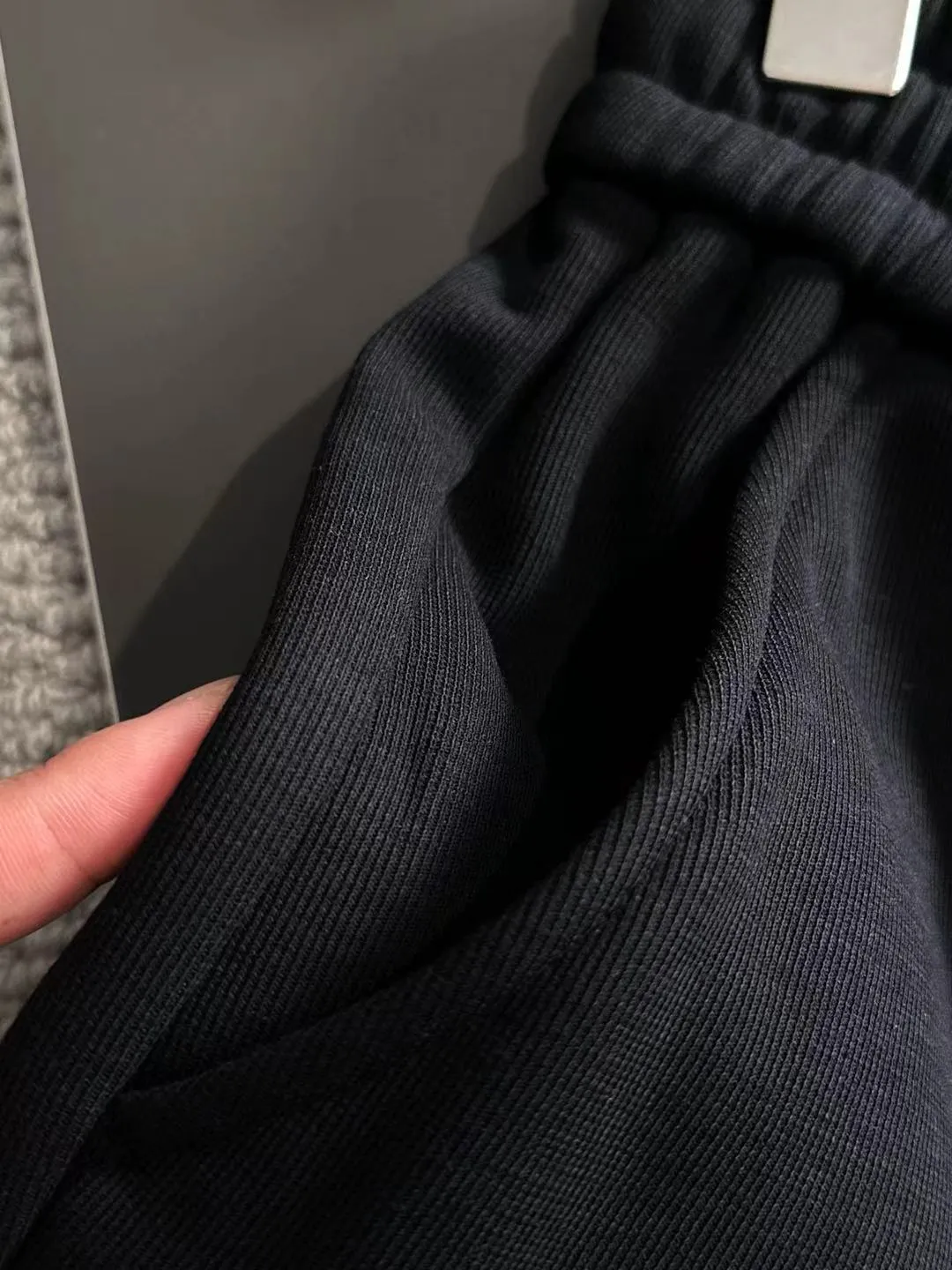 Next day shipment P360 Big Goose 2025 new winter elastic band casual pants, thick velvet counter-customized fabric, high breathability and comfort, impeccable details, brand element design concept, reflecting high quality. It feels delicate and soft! It presents a casual cut and the upper body shape is great! Size: M-4XL